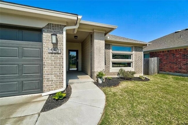 Foto del edificio - 15521 Rosedown Dr
