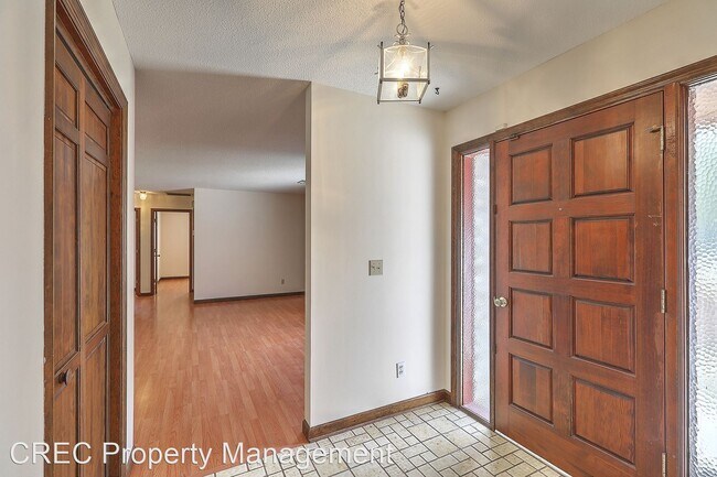 Foto del edificio - 4 br, 2 bath House - 102 Smythe Drive