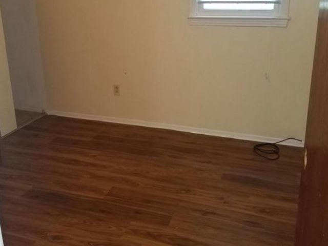 Building Photo - 205 Glen Oaks Rd