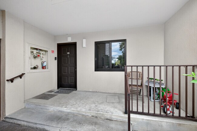 Building Photo - 2200 S Cypress Bend Dr