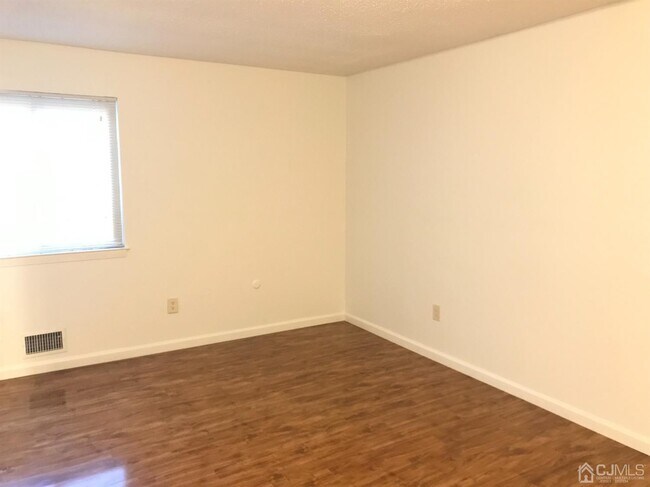 Building Photo - 55 Smith St