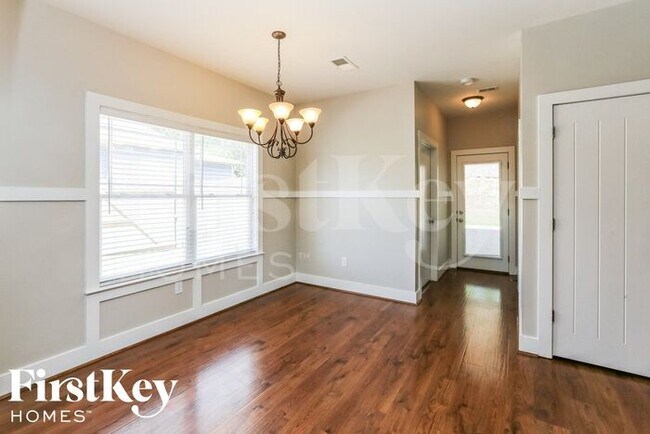 Foto del edificio - 5541 Timber Leaf Trail