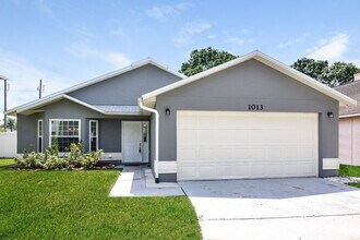Building Photo - 1013 Eagles Forrest Dr