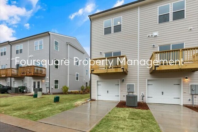 Foto del edificio - MOVE-IN SPECIAL $1000 OFF | New Three-Stor...