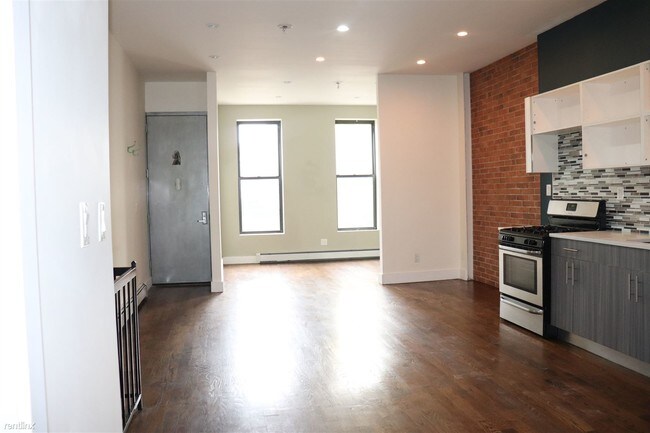 Foto del edificio - 5 br, 3 bath Apartment - 165 Covert St