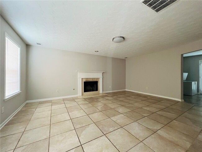 Building Photo - 3477 Hill Pond Dr NE