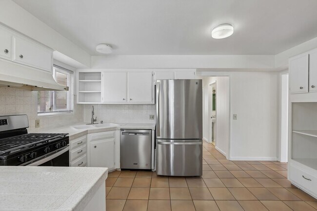 Foto del edificio - 3Bd/2ba Home w/parking in Santa Monica