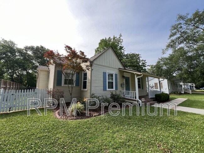 Foto del edificio - 2179 Hollydale Ave