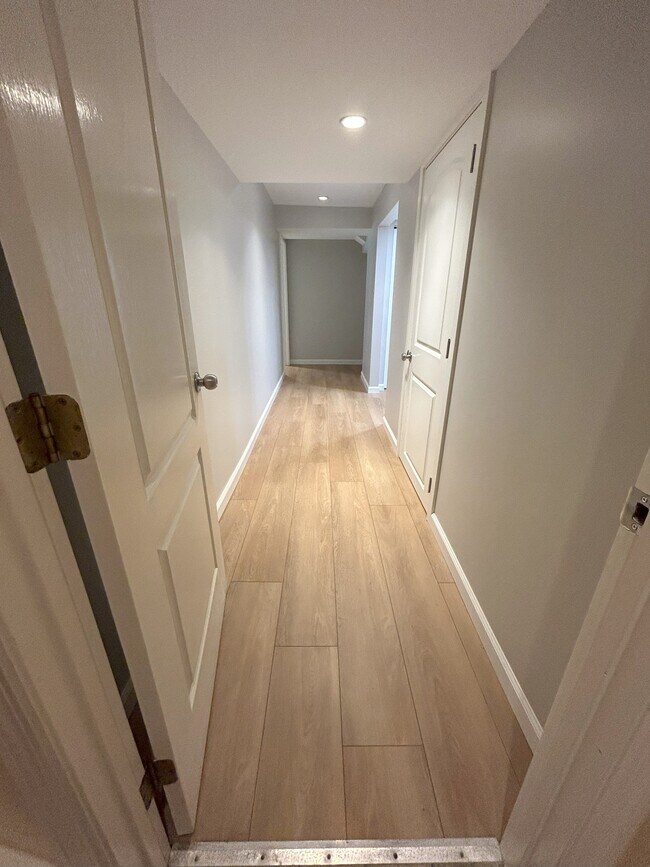 Building Photo - 3278 S Cove Ct
