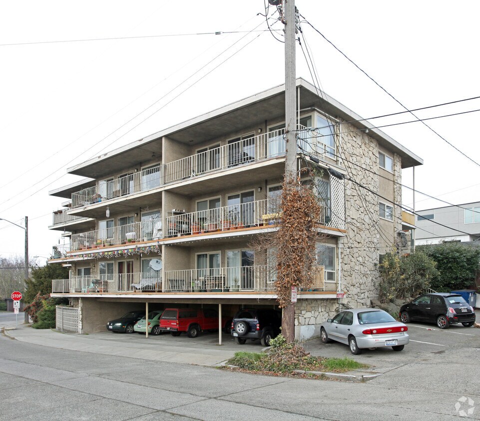 Primary Photo - 3800 Linden Ave N