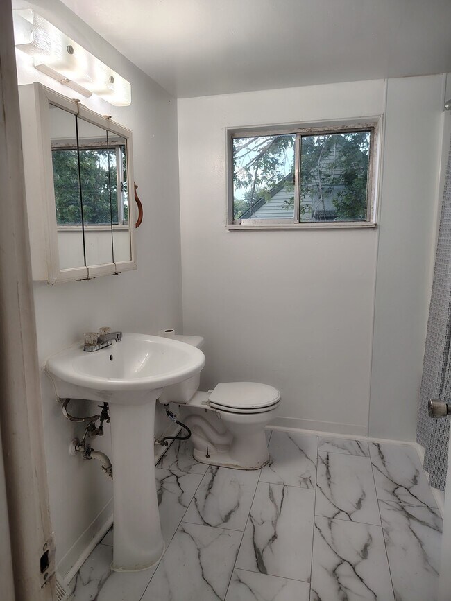 Foto del edificio - 1331 Lakeview Ave