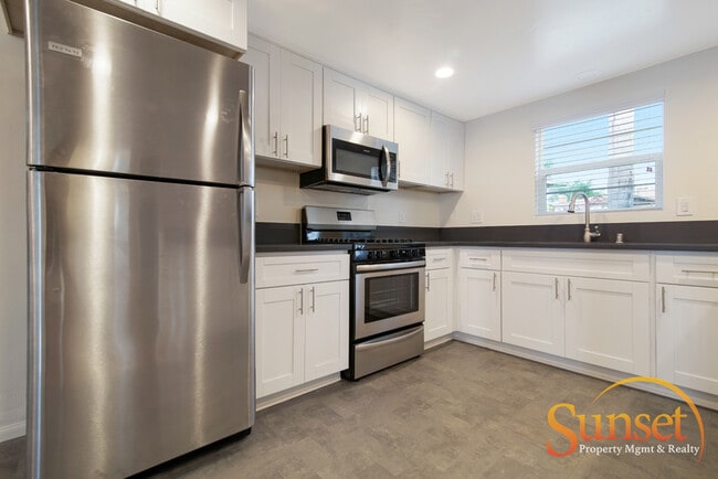 Building Photo - 1972 Frankfort St