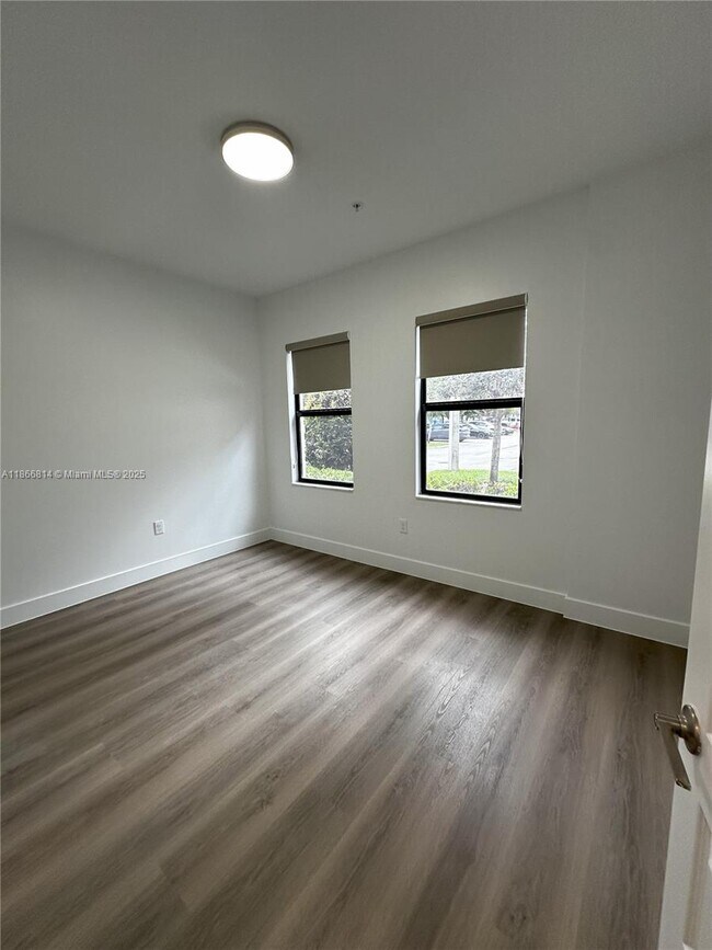 Foto del edificio - 7825 NW 104th Ave