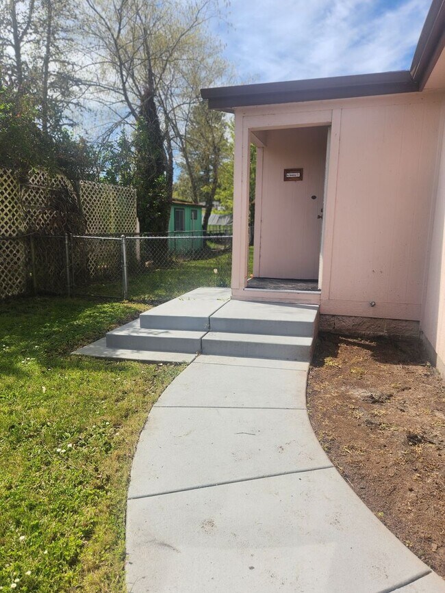 Foto del edificio - ? Newly Remodeled 3 Bedroom, 2 Bath Home in Monroe, Oregon ?