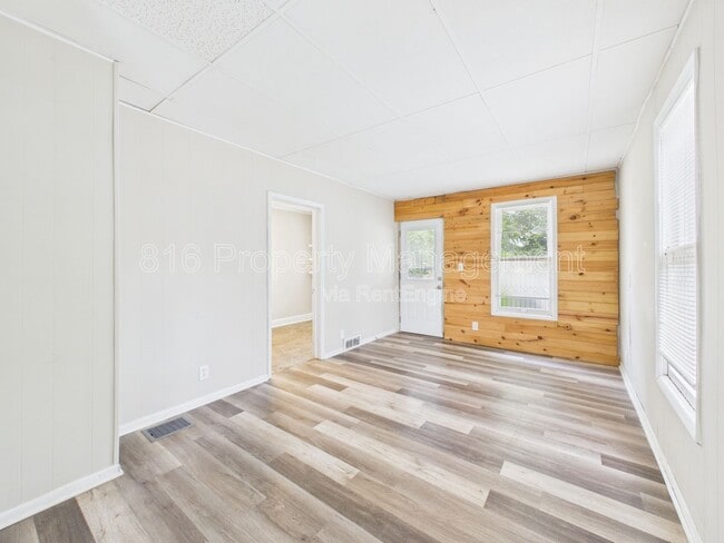 Building Photo - 1222 S 40th St