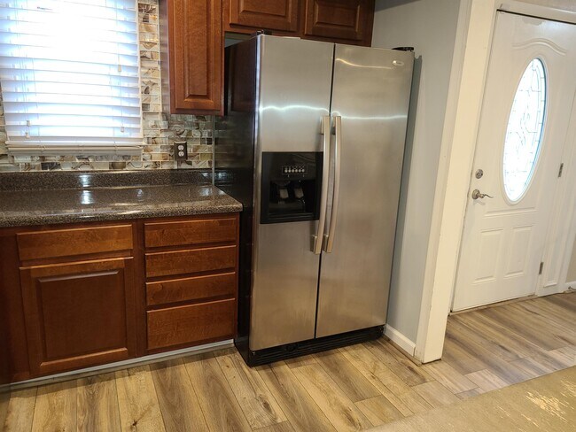 Foto del edificio - 6452 Dillard Pl