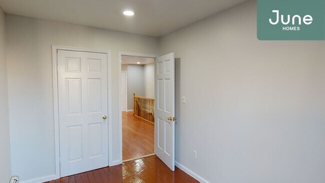 Foto del edificio - ROOM ONLY in 4-bed/3.0-bath Home