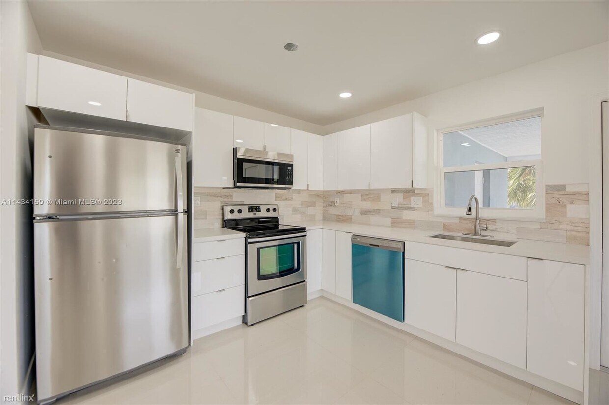 Primary Photo - 3 br, 2 bath House - 832 NW 28th St