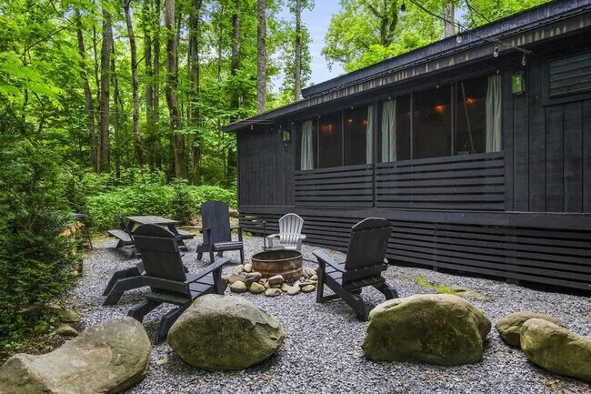 Foto del edificio - 4949 Ledford Rd