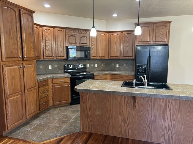 Building Photo - 1648 Treehaven Ct