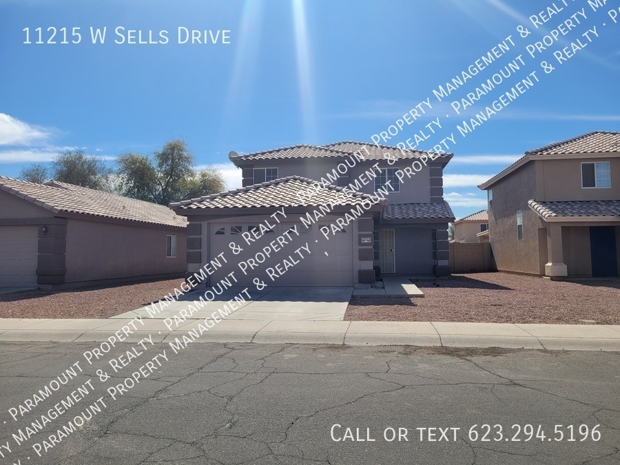 Foto principal - 4 Bed/2 Bath ready for immediate move in!