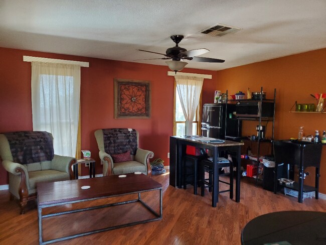 Foto del edificio - 4315 E Dale Ln