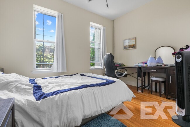 Foto del edificio - 305 Clarkson Ave