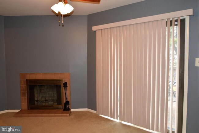 Foto del edificio - 148 Golf Club Dr