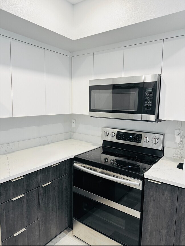 Foto del edificio - 2400 Feather Sound Dr