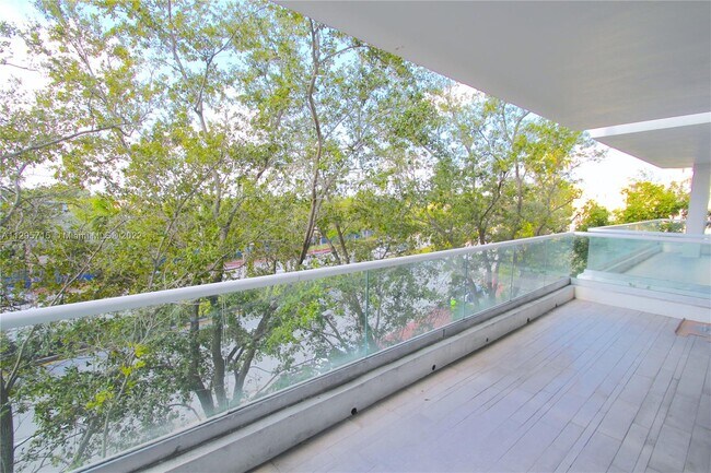 Foto del edificio - 6362 Collins Ave