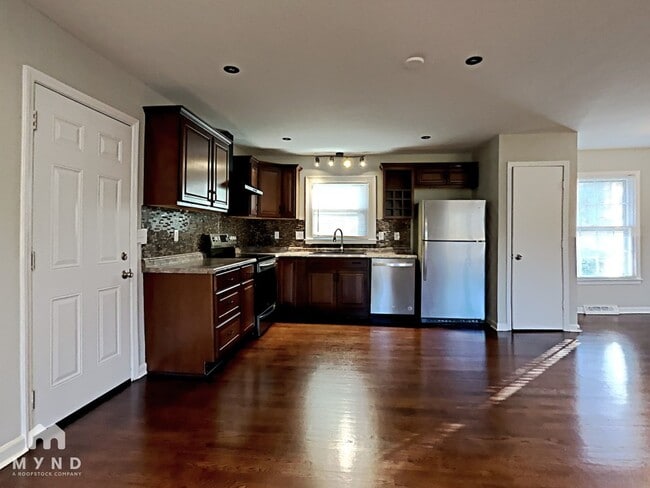 Foto del edificio - 6815 Saddle Ridge Rd