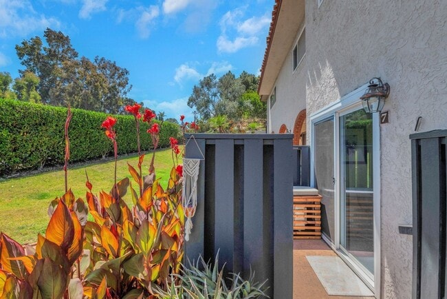 Building Photo - Charming 2BR Townhome in Del Mar