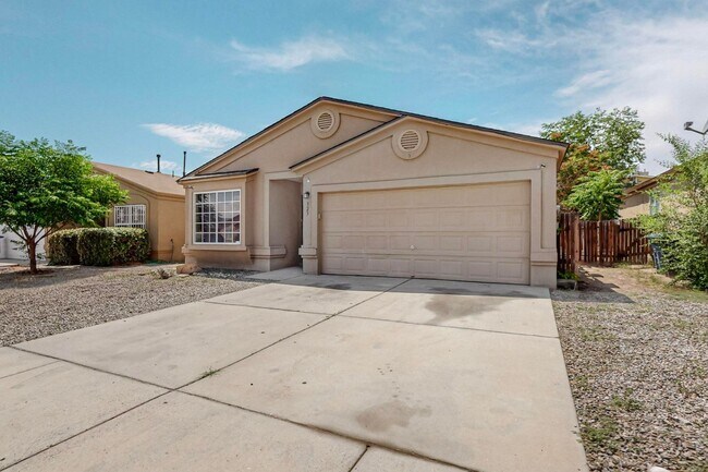 Building Photo - Southwest 3 Bedroom  2 Bath with  2 car Ga...