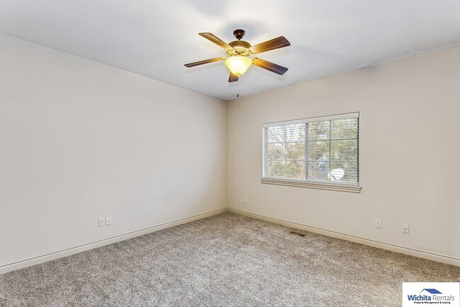 Foto del edificio - 9804-9806 E 19th St N