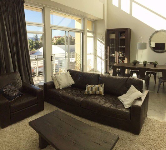 Foto del edificio - 238 S Arroyo Pkwy