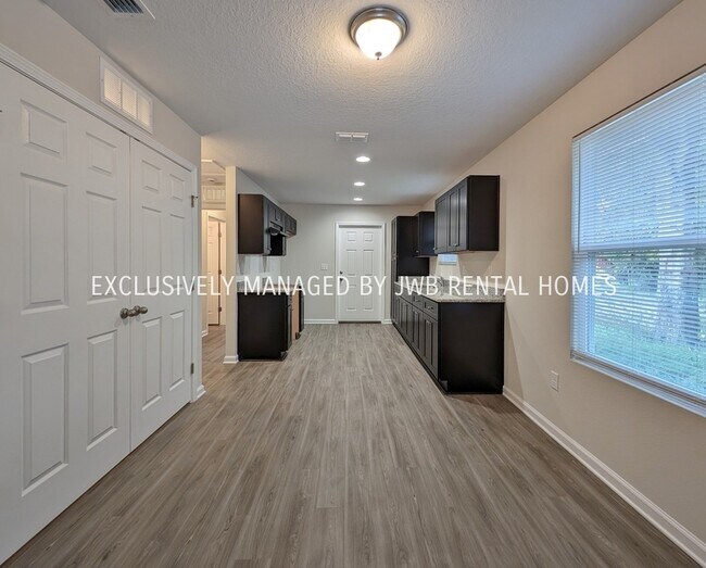 Foto del edificio - 1532 W 24th St