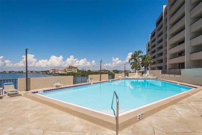 Foto del edificio - 6035 Sea Ranch Dr