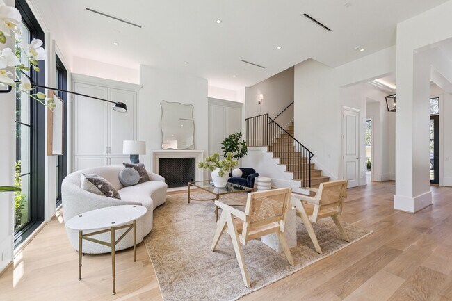 Building Photo - 2711 Eastgrove Ln