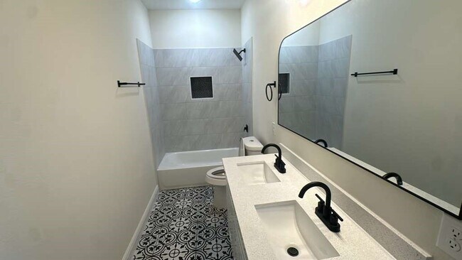 Foto del edificio - 3810 Hiford Dr