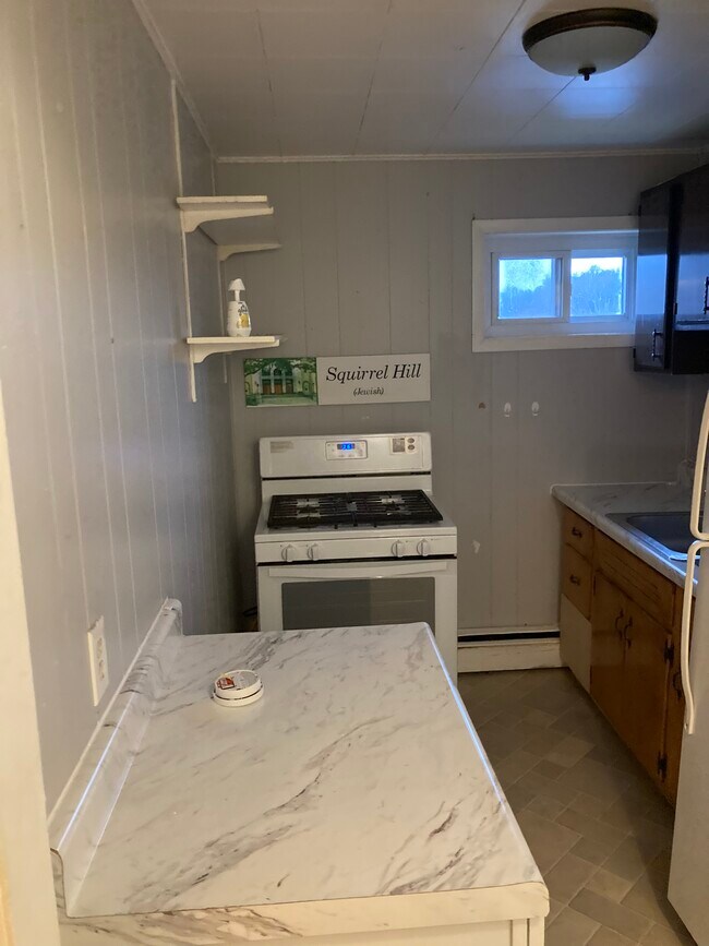 Building Photo - 344 Elm St