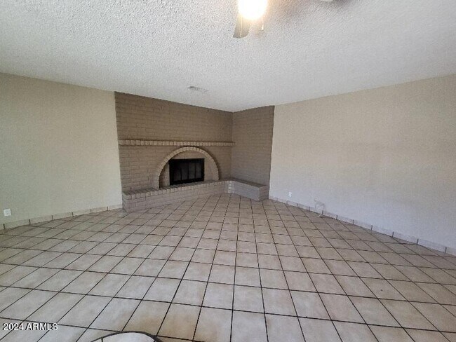 Foto del edificio - 4907 W Maryland Ave