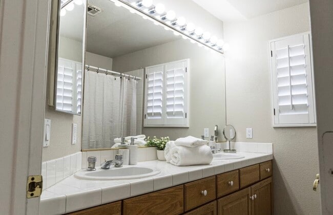 Building Photo - 2536 El Paso Grande Ave