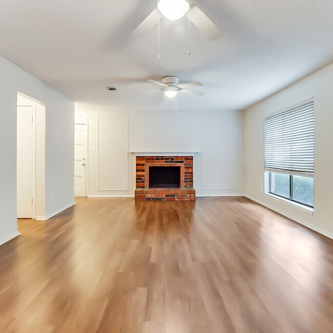 Building Photo - 2403 Springmont Ct