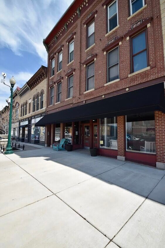 Foto principal - 934 S State St