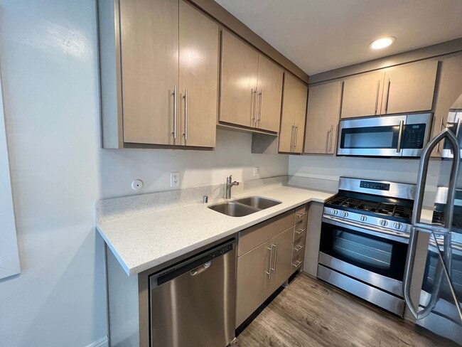 Foto del edificio - 3510 Clarington Ave