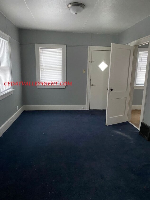 Building Photo - 253 Monroe St