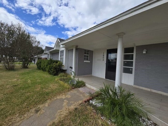 Foto del edificio - 1903 Britton St