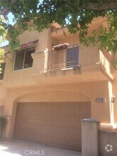 Building Photo - 2091 Lakeshore Dr