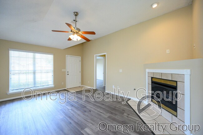 Building Photo - 6233 Covington Villas Dr