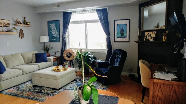 Photo - 680 N Green St Apartment